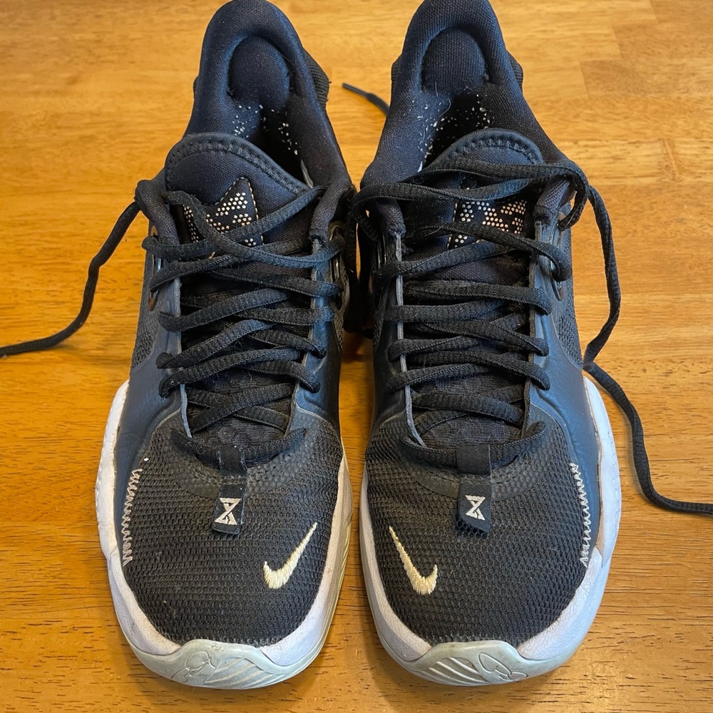 Nike Youth Sz 3.5 Black and Orange Paul George PG5 Basketball Shoes